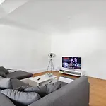 Daire Grosszuegige 4-zimmer-wohnung Nahe Frankfurt, Ideal Fuer Business & Familien *