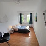 Daire Grosszuegige 4-zimmer-wohnung Nahe Frankfurt, Ideal Fuer Business & Familien